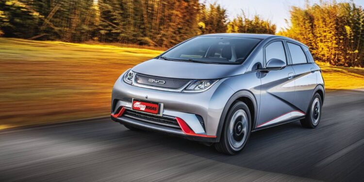 Longa Duração: BYD Dolphin passa por atualização e tem novo jeito de ser ligado