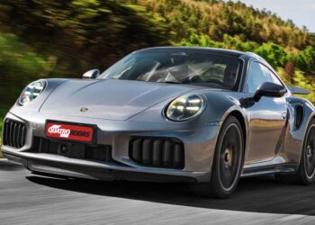 Teste: Porsche 911 Turbo S tem desempenho de supercarro pela metade do preço