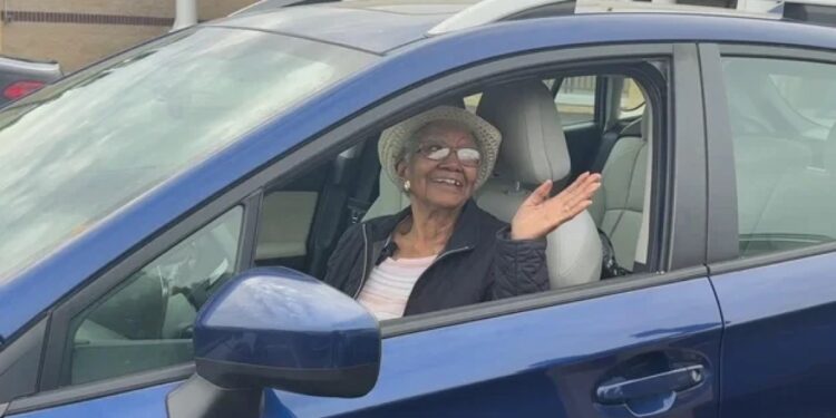 Motorista de 108 anos garante renovação da CNH até 2033 nos Estados Unidos